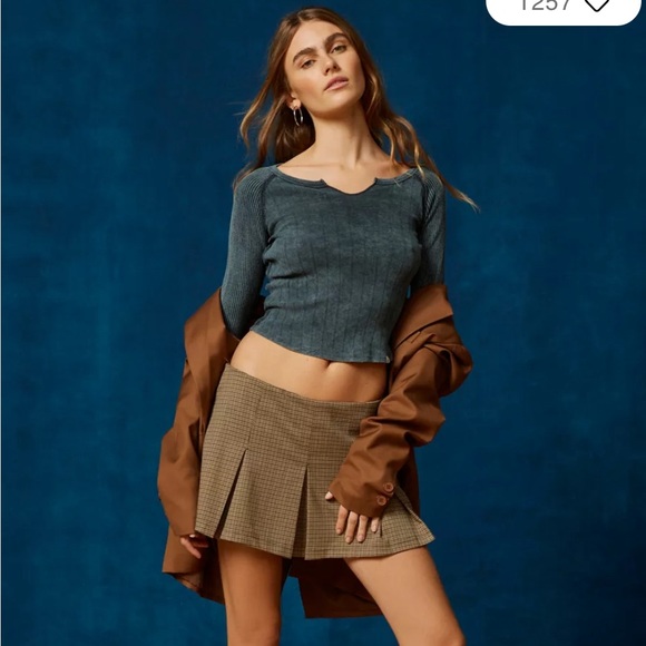 Urban Outfitters Tops - NWT, BDG Viv Spliced Notch Neck Tee in black